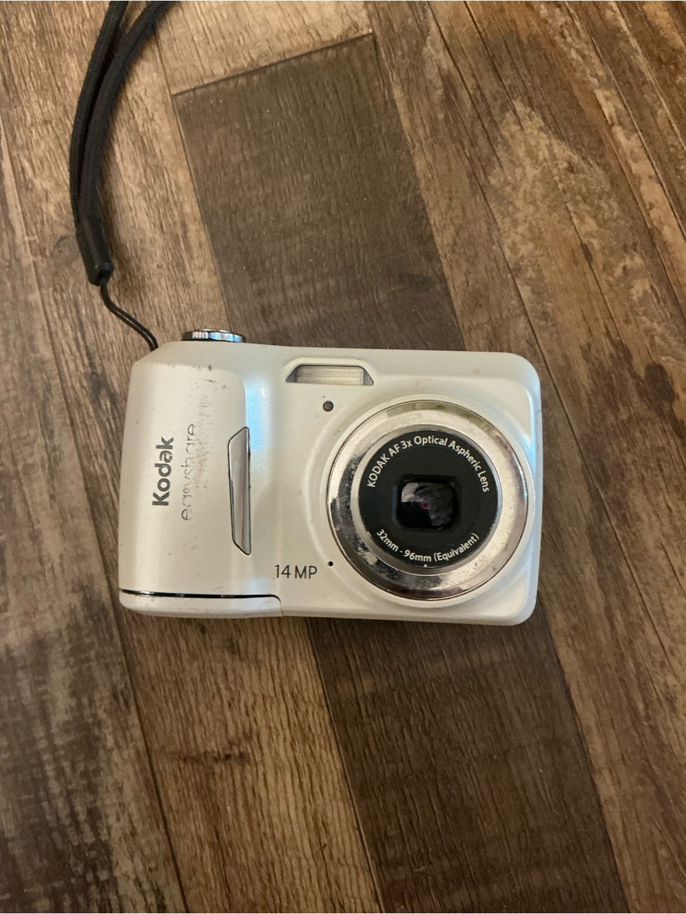 Kodak EasyShare C1530 14.0MP Digital Camera for parts problem with screen